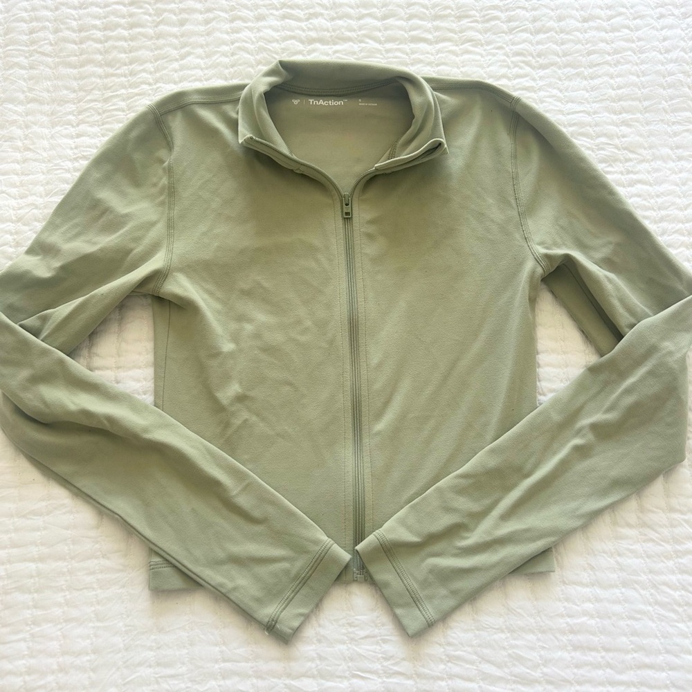 aritzia tna action butter limit zip up size small